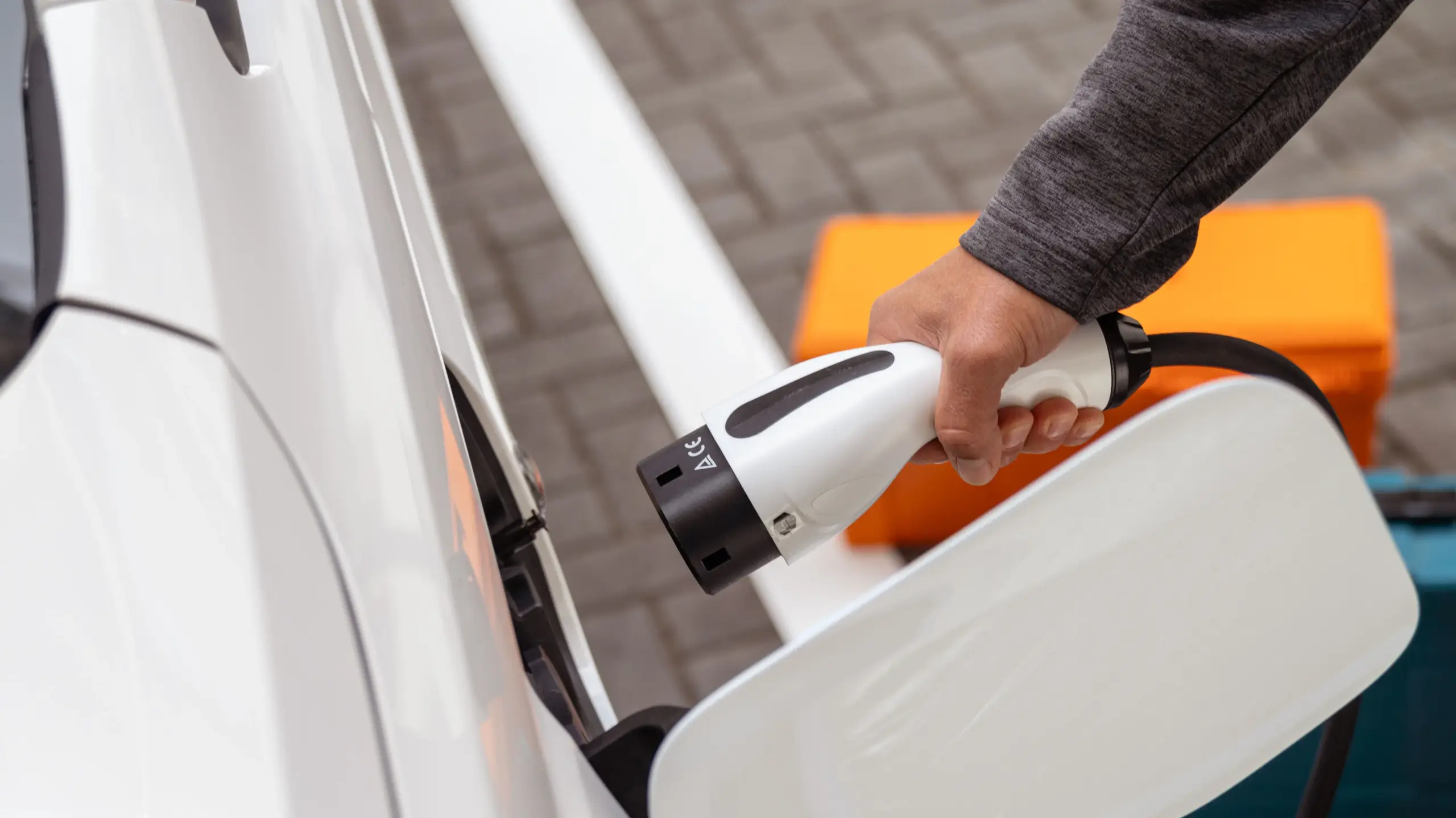 Volkswagen eHybrid Detail beim Laden
